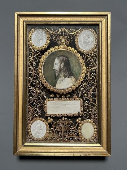 [Paperolle]. 18th century. Profile of Christ...