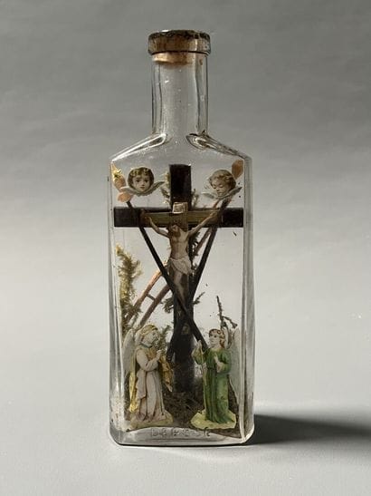 PASSION BOTTLE. 19th c. In a glass bottle...