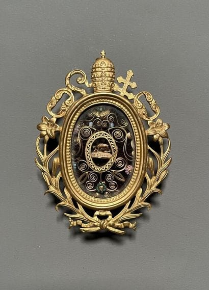 [Paperolle-reliquaire]. SAINTE CLAIRE: Relic...