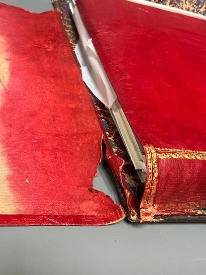 [Fiche à Venir] DOCUMENT HOLDER in red morocco...