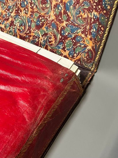 [Fiche à Venir] DOCUMENT HOLDER in red morocco...