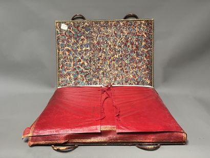 [Fiche à Venir] DOCUMENT HOLDER in red morocco...