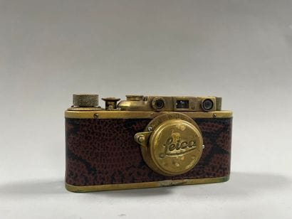 NON-VENU///LEICA. Leica DRP silver camera...