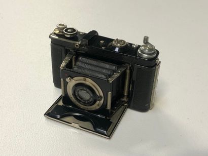 LUMIERE, model Elax, lens BERTHIOT PARIS...