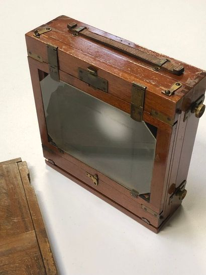 Photographic CHAMBER as is, including wooden...
