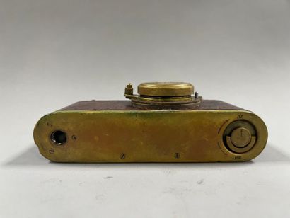 NON-VENU///LEICA. Leica DRP silver camera...
