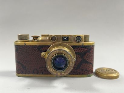 NON-VENU///LEICA. Leica DRP silver camera...