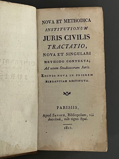 [Droit]. LOT de codes civils et divers comprenant...
