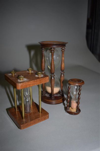 Ensemble de trois sabliers:
- Sablier de...