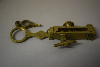 Microscope en laiton et ivoire, modèle dit...