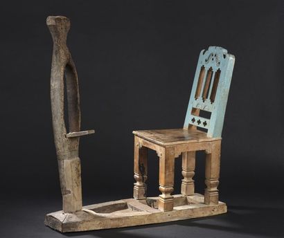 Deux chaises à couper les feuilles de tabac,...
