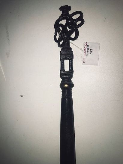 Canne de pèlerin tibétain, la hampe en bois...
