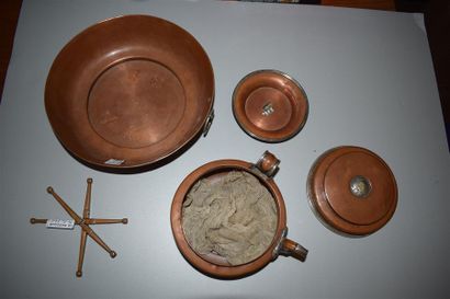 Ensemble constitué d'une théière et de plateau,...