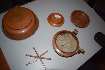 Ensemble constitué d'une théière et de plateau,...