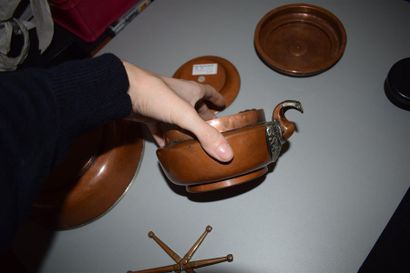 Ensemble constitué d'une théière et de plateau,...