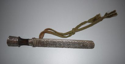 Beau couteau, Tibet, XIXe siècle Métal argenté,...