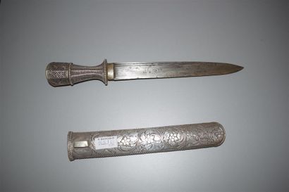 Beau couteau, Tibet, XIXe siècle Métal argenté...