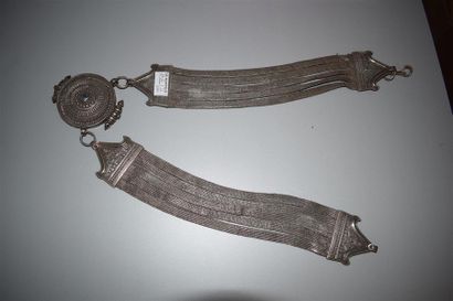 Sautoir, Tibet, XIXe siècle Métal argenté...