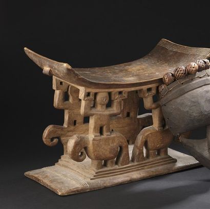 Tabouret Akan
Ghana
H. 42 cm AES Bois
Tabouret...