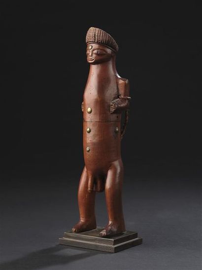 Tabatière Lwena
Angola H. 28,5 cm AES Bois,...