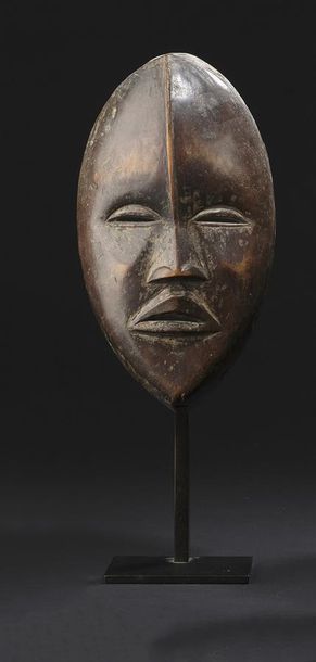 Masque Dan
Côte d'Ivoire
H. 26 cm AES Bois
Masque...
