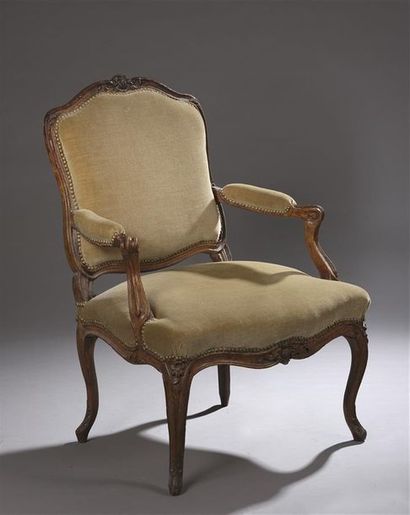 Armchair with flat beechwood backrest moulded...
