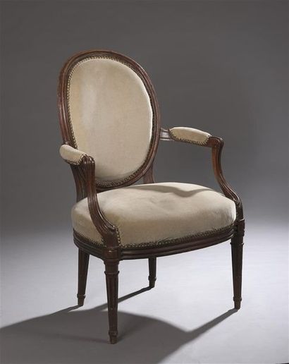 Moulded beechwood cabriolet armchair with...