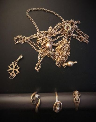 *Lot in yellow gold 750 thousandths including:...