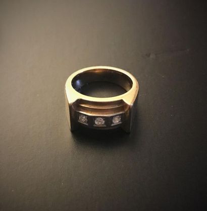 * Yellow gold 750 thousandths and platinum...