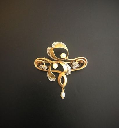 Brooch that can form a 750 thousandths yellow...