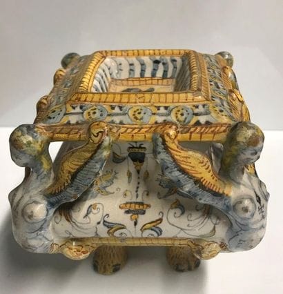 *URBINO, 17th century
Earthenware salt shaker
H....