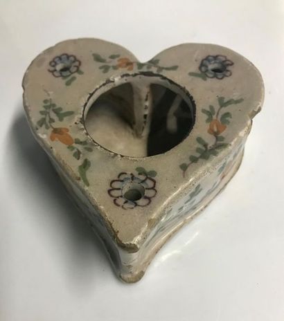 *NEVERS, 19th century
A heart-shaped earthenware...
