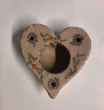 *NEVERS, 19th century
A heart-shaped earthenware...