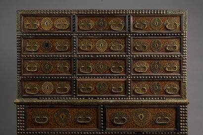 Cabinet sur piètement dit 