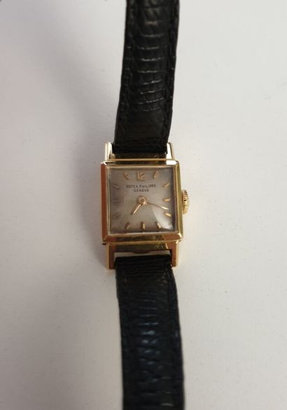 *PATEK PHILIPPE

Montre de dame en or jaune...