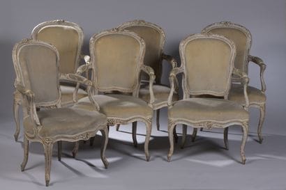Suite de six fauteuils à dossier en cabriolet...