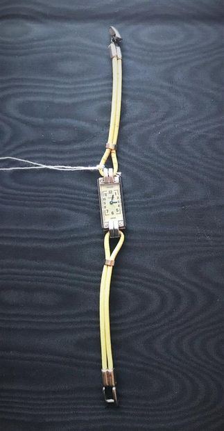Montre bracelet de dame, la montre de forme...