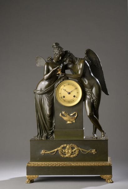 Grande pendule borne en bronze patiné et...