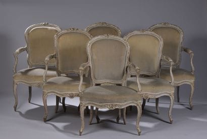 Suite de six fauteuils à dossier en cabriolet...