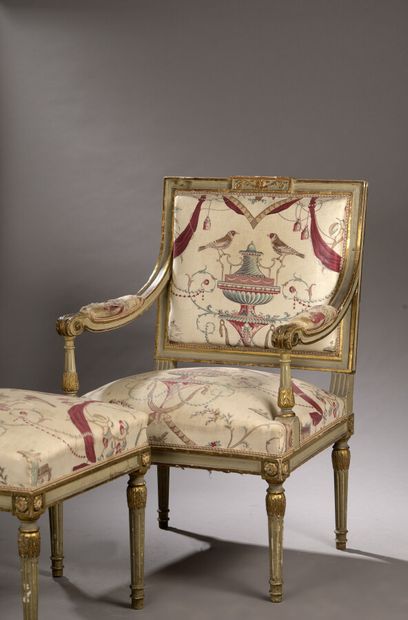 Mobilier de salon comprenant deux fauteuils,...