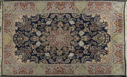 Tapis en laine à décor dit 