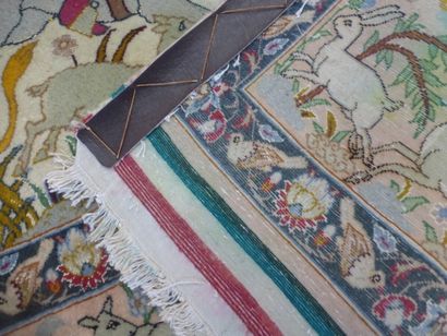 Tapis Ispahan en laine et soie (chaîne en...