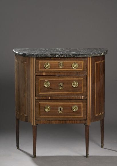 Commode demi-lune en placage d'acajou, amarante...