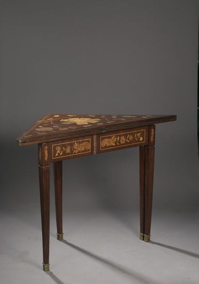 Table à jeux à plateau triangulaire dépliant...