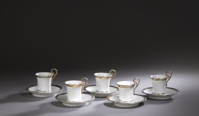 PARIS

Cinq tasses de forme jasmin et leur...