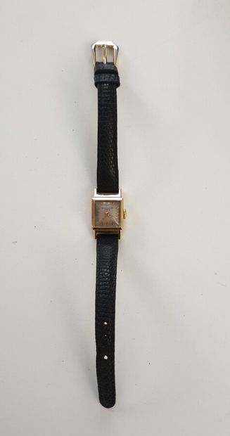 *PATEK PHILIPPE

Montre de dame en or jaune...