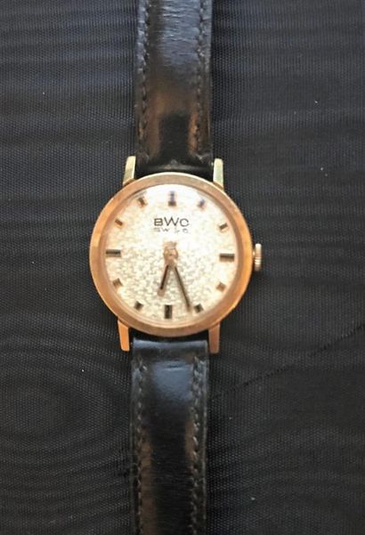Montre bracelet, la montre de forme ronde...