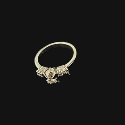 Bague en or blanc 750 millièmes centrée d'un...