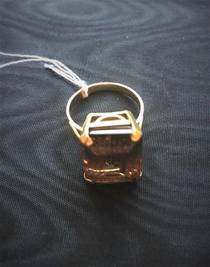 Bague en or jaune 750 millièmes ornée au...
