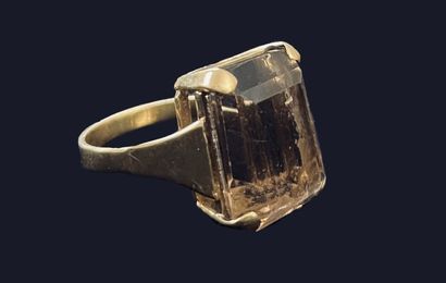 Bague en or jaune 750 millièmes ornée au...